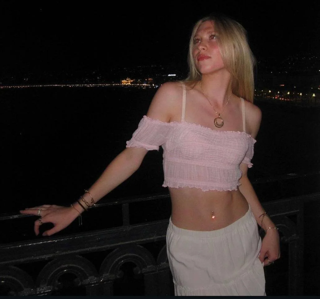 Ella 21 image 5