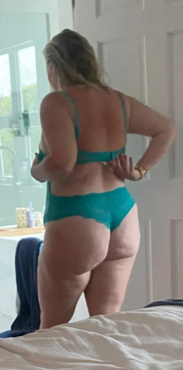 Chubby Slut Caroline image 15