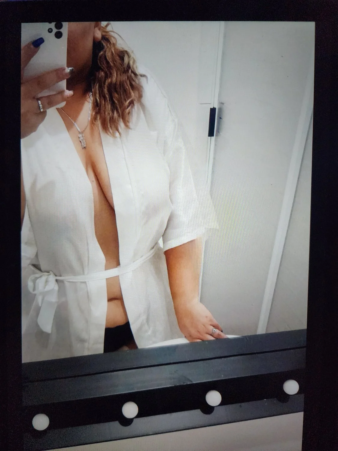 Cornudo nos comparte a su rica novia gordibuena tetona image 3