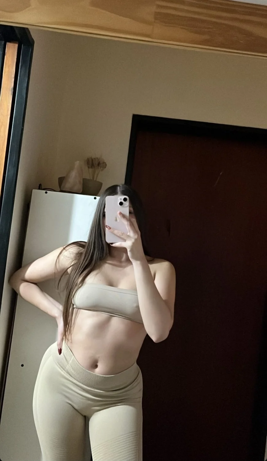 **Pack** Chica Argentina mostrando la burra image 4