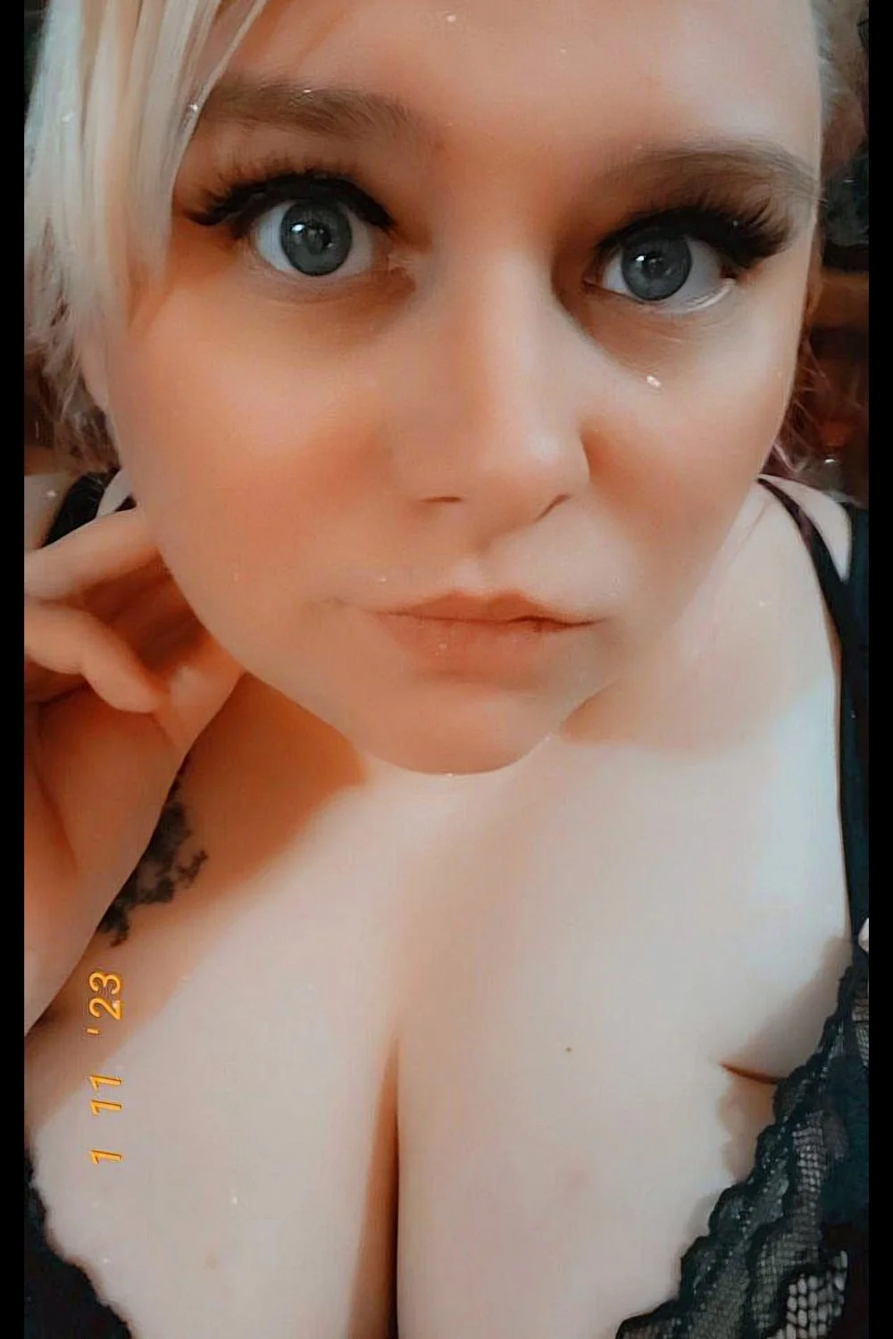 Oregon BBW mom with huge tits sucks on cock image 10