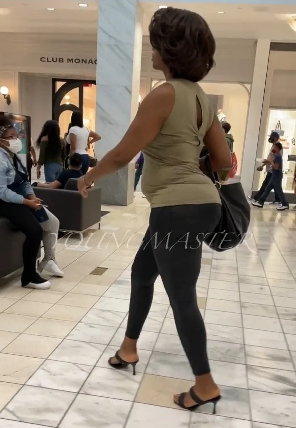 Black milf asscrack image 4
