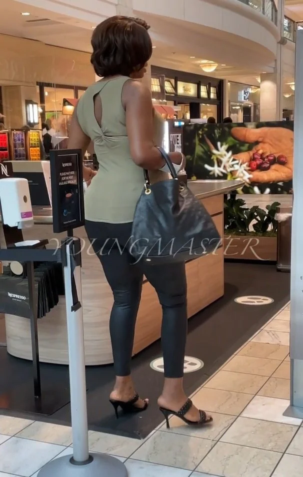 Black milf asscrack image 5