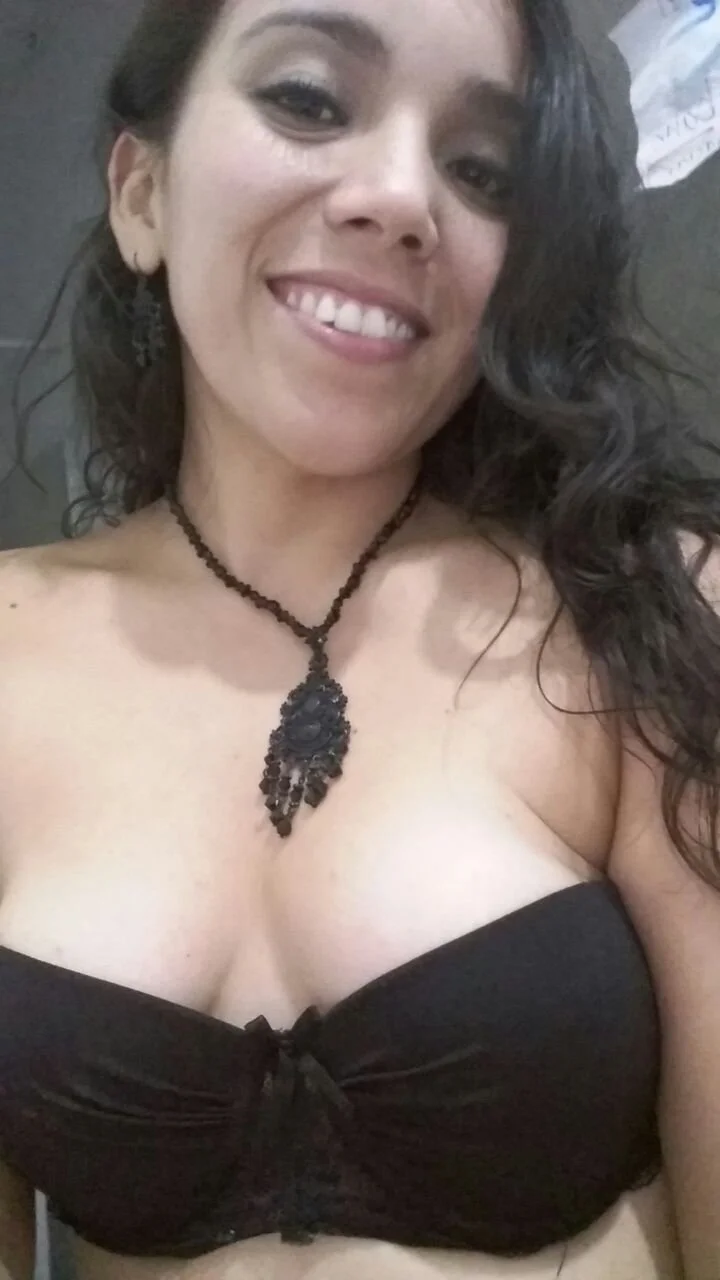 Alguien tiene material de ella? image 1