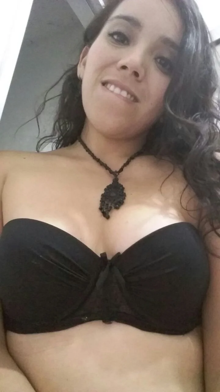 Alguien tiene material de ella? image 2