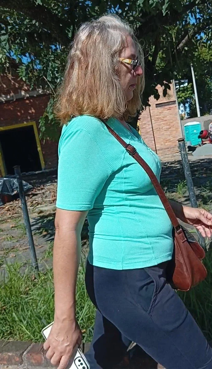Coroa puta engolindo a leg com o rabo image 2