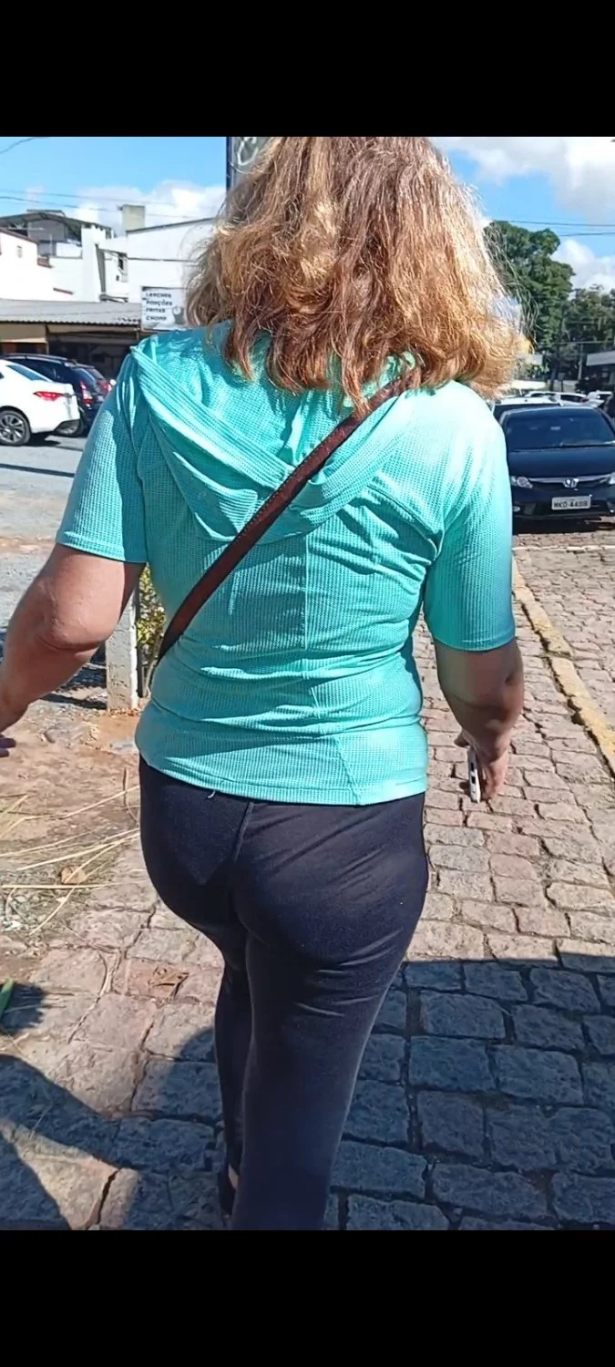 Coroa puta engolindo a leg com o rabo image 6