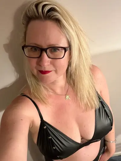 Milf 😍 cover image