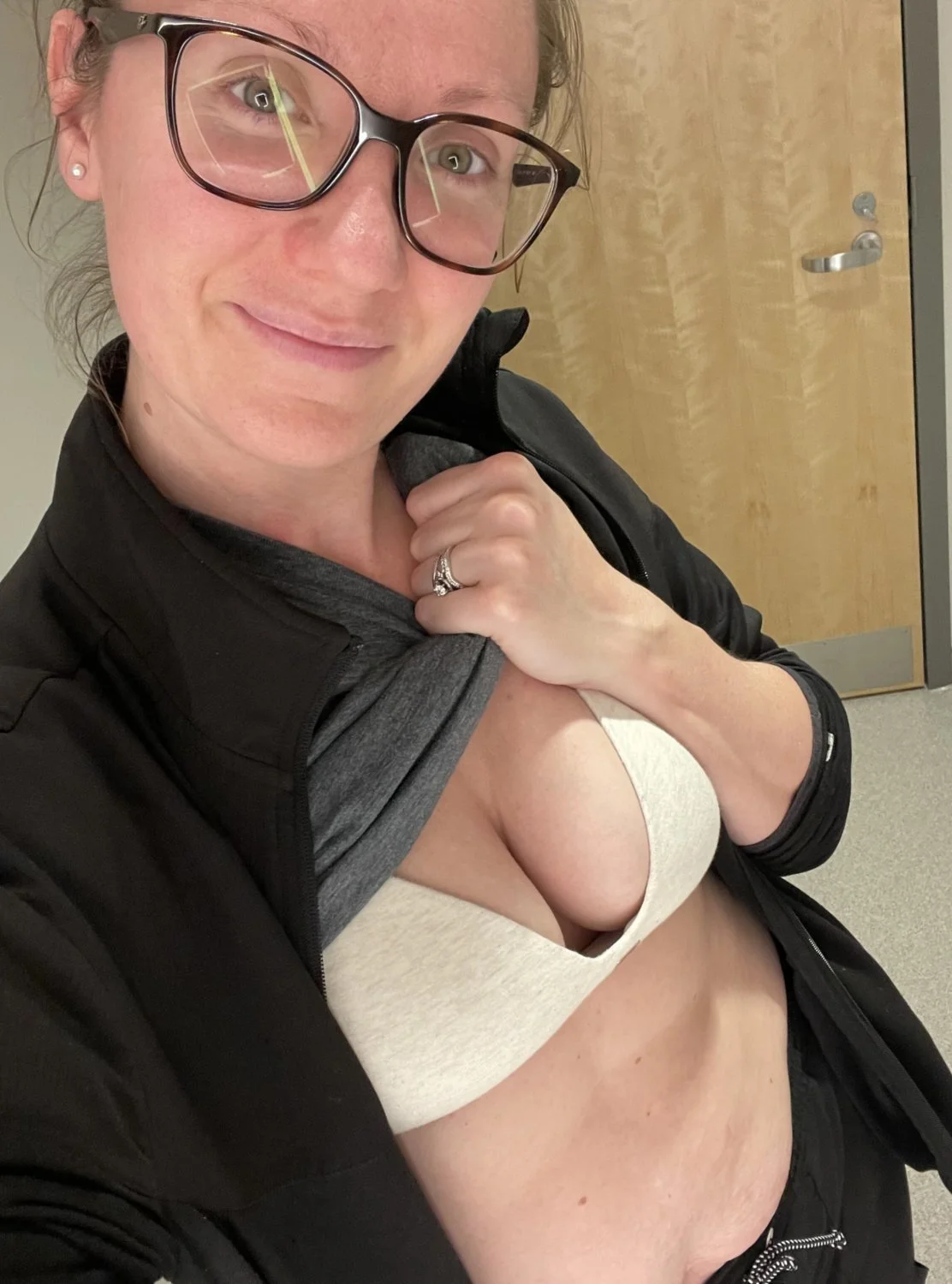 Hot Wives image 4