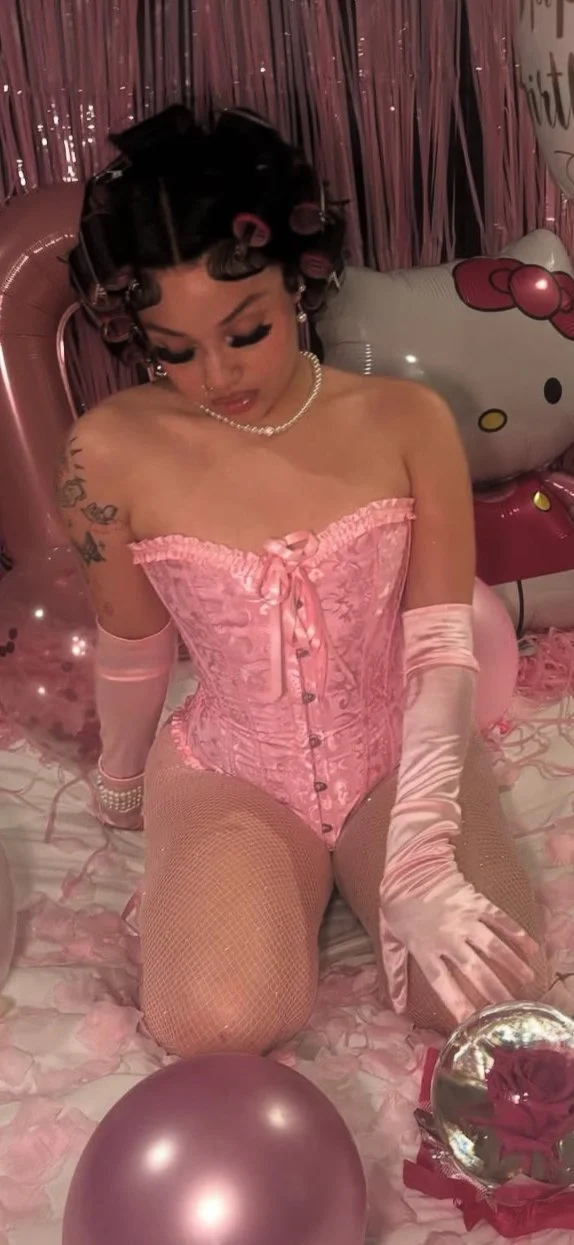 Nutty snowbunny nette showing off her nutty body🤤 main image