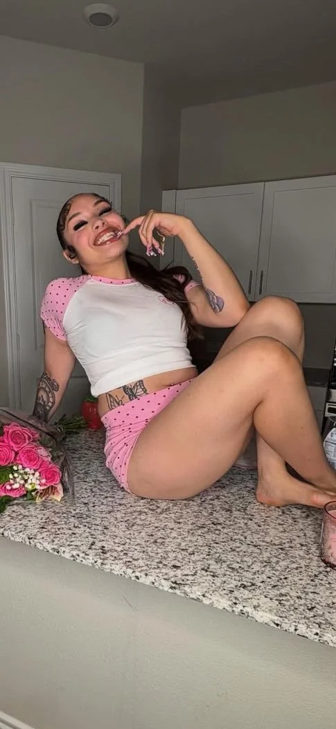 Nutty snowbunny nette showing off her nutty body🤤 image 10