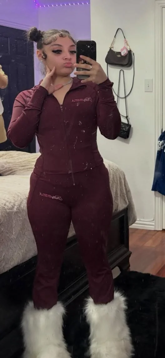 Nutty snowbunny nette showing off her nutty body🤤 image 4
