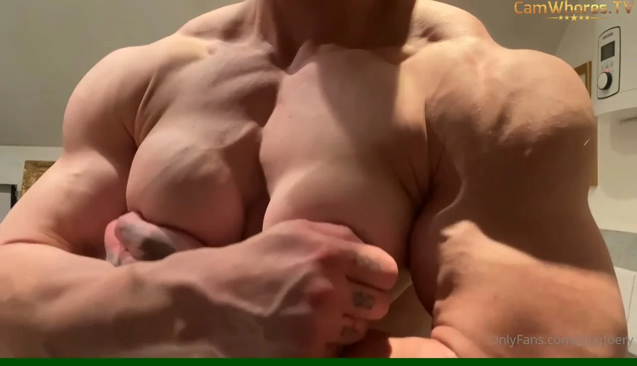Mrs Foery bodybuilding nudist, the scent of her muscular mass is filling the air image 24