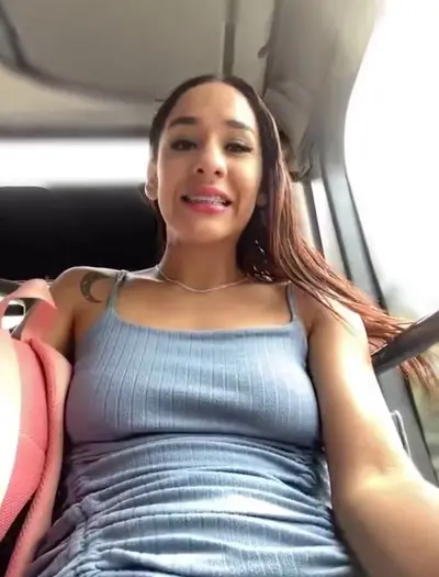 Vazou Namoradinha se Exibindo no Ônibus Público em Vídeo Chamada com o Corninho cover image
