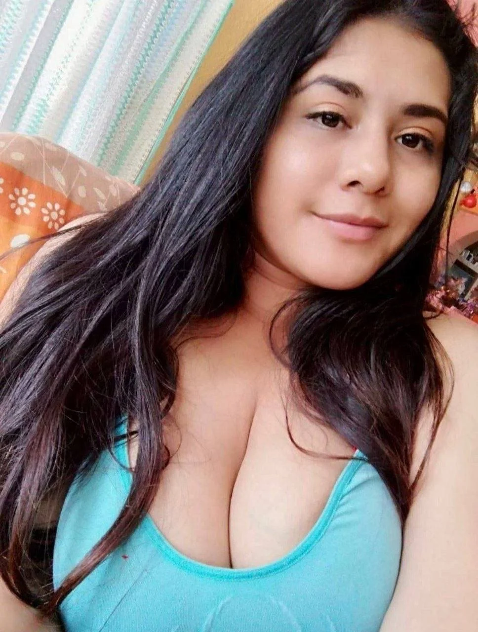 Rica chichona para sacarte la leche image 14