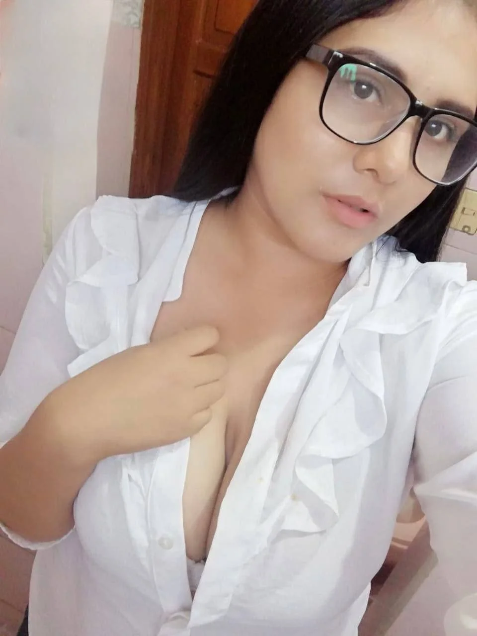 Rica chichona para sacarte la leche image 6