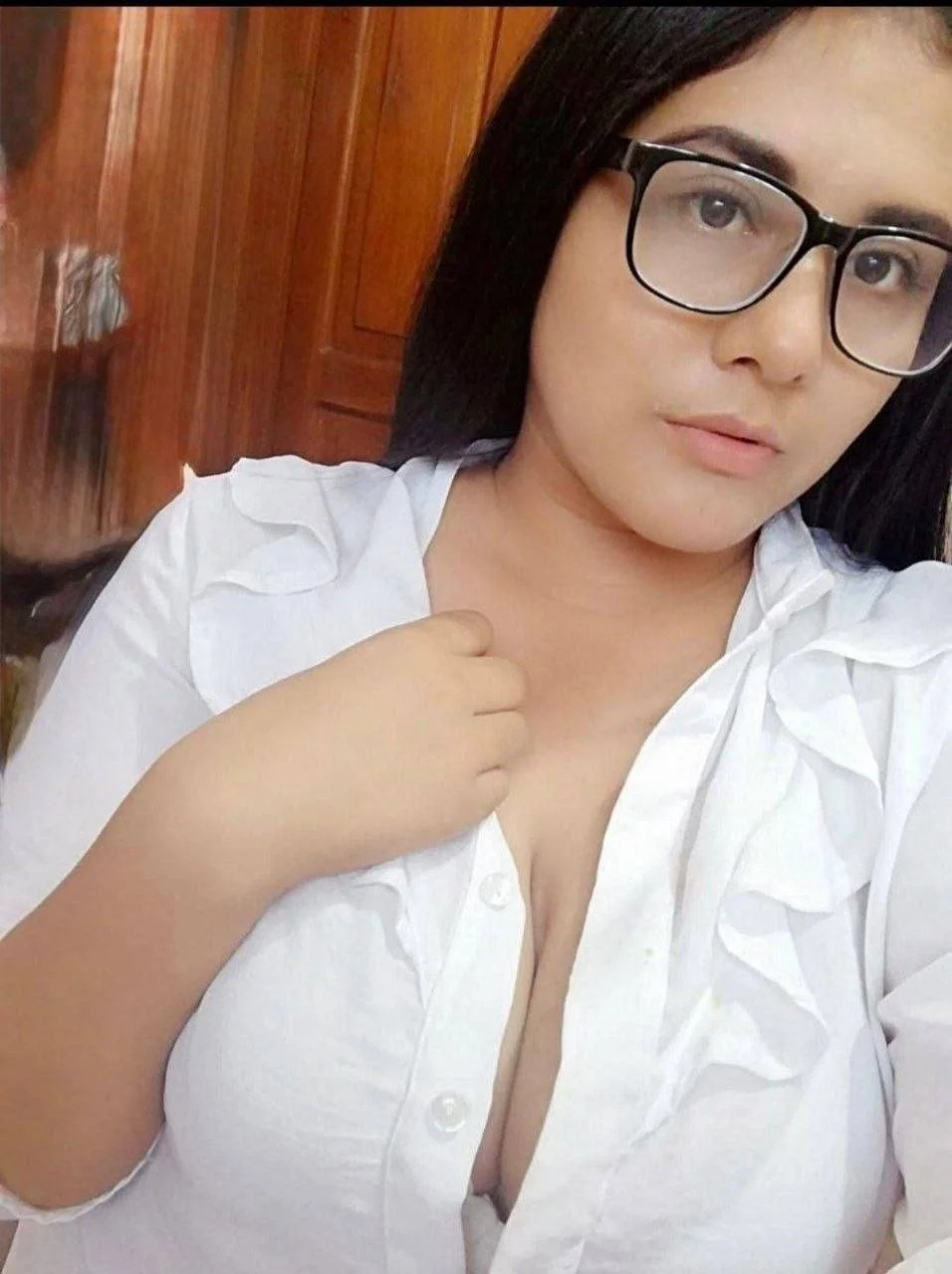 Rica chichona para sacarte la leche image 7