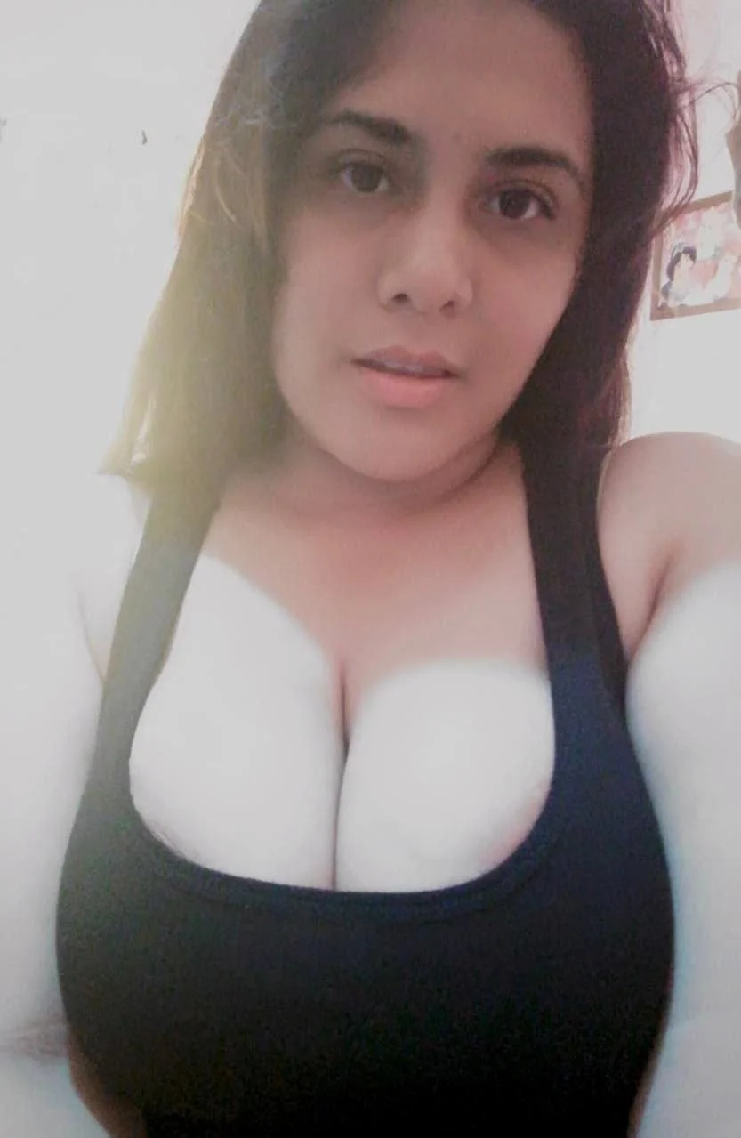 Rica chichona para sacarte la leche image 8
