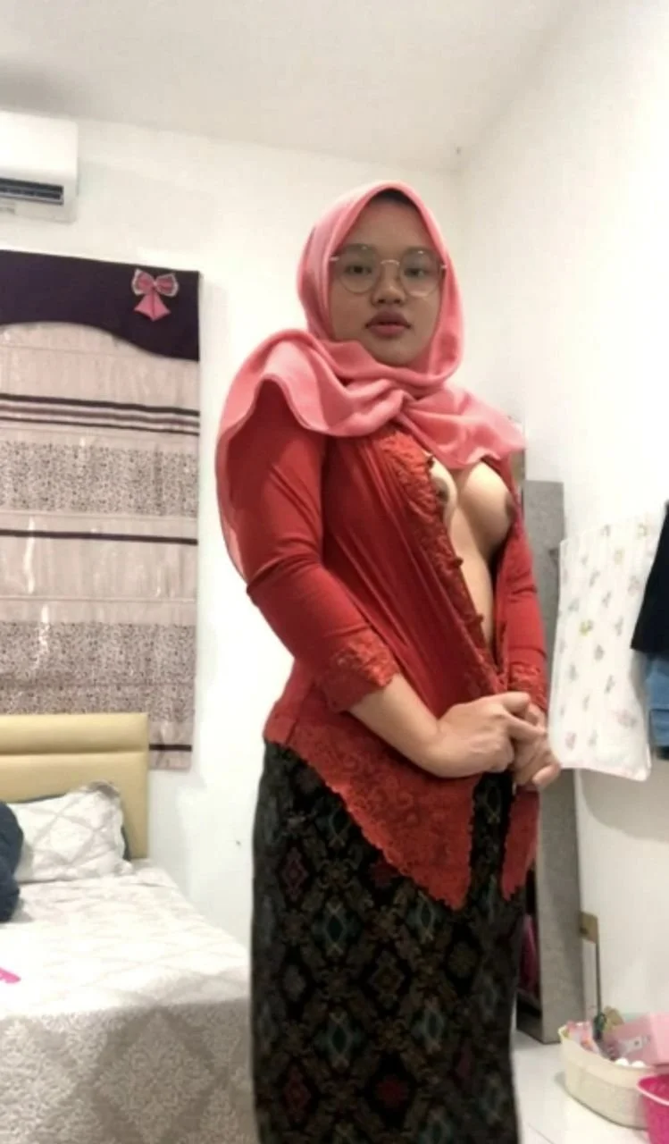 Cute teen hijab bitch exposed herself image 12