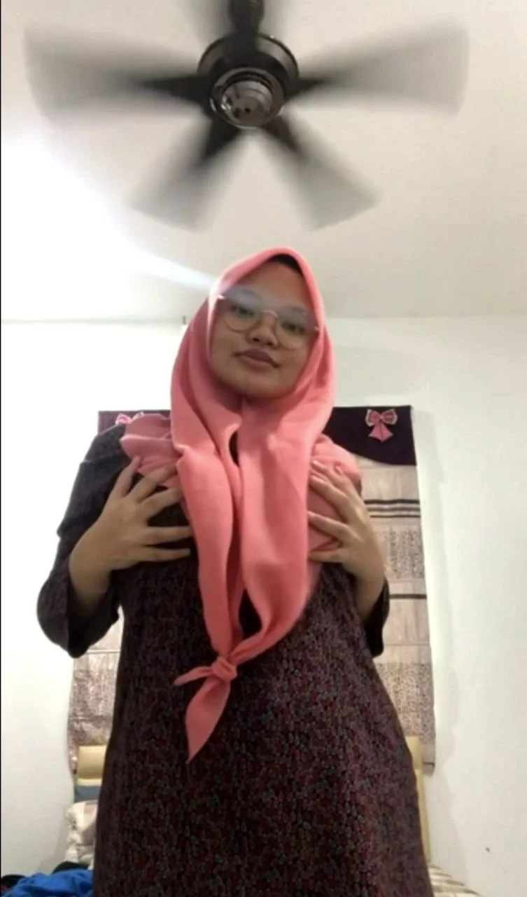 Cute teen hijab bitch exposed herself image 15