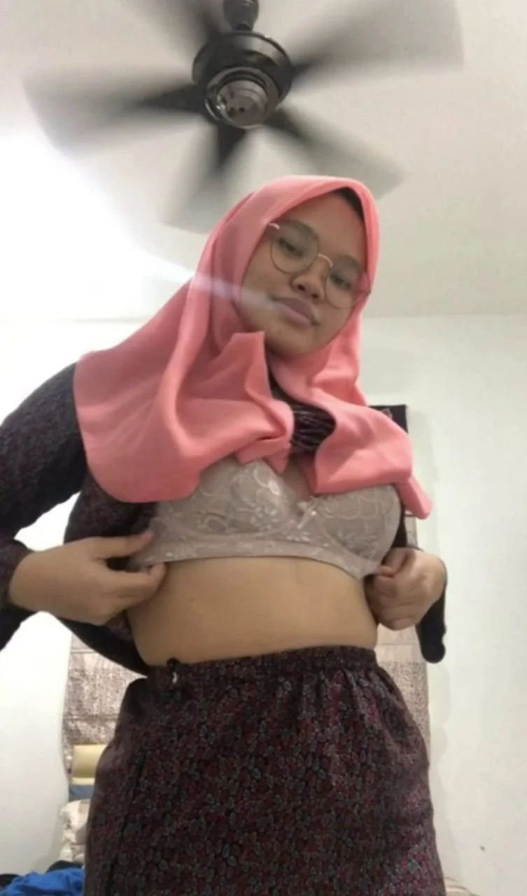 Cute teen hijab bitch exposed herself image 2