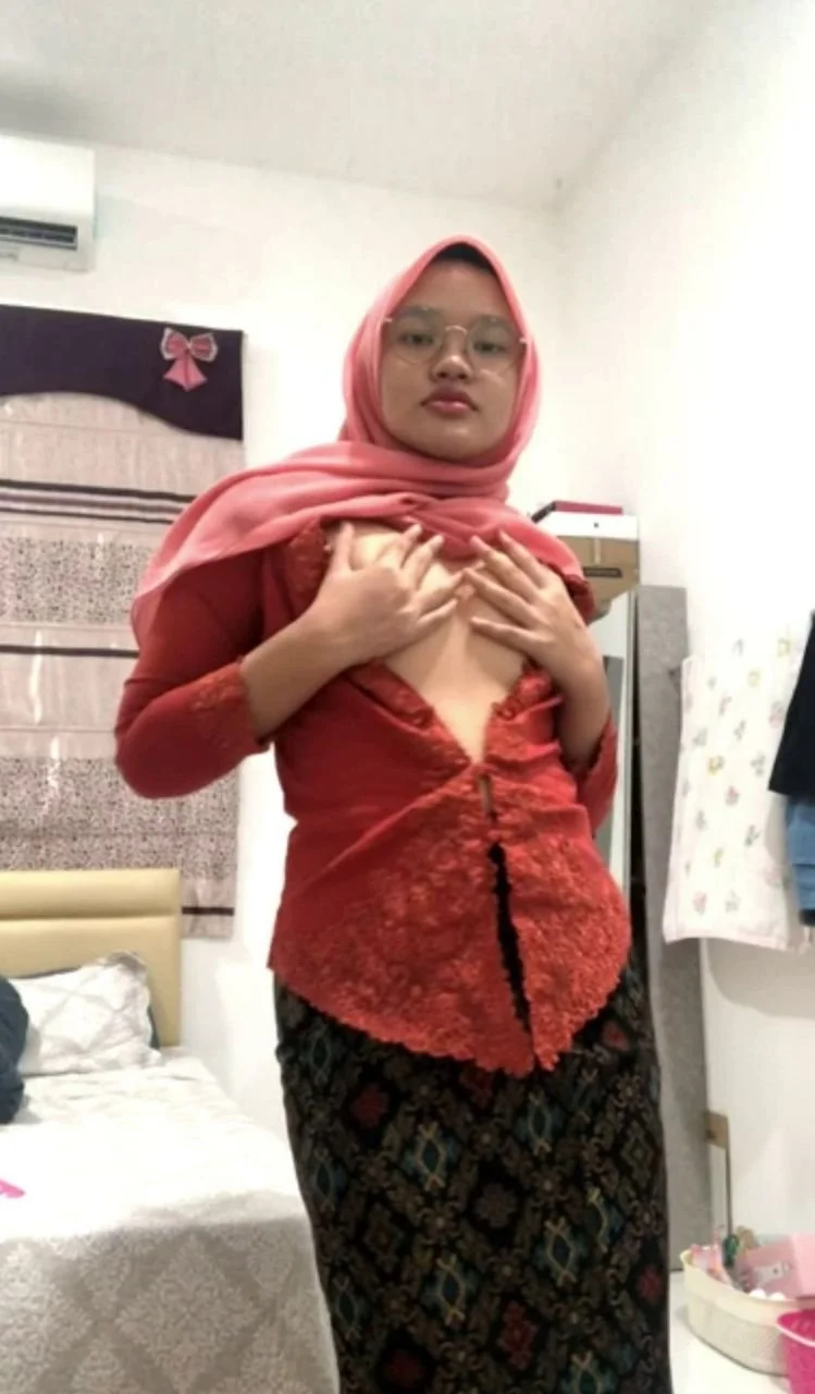 Cute teen hijab bitch exposed herself image 4