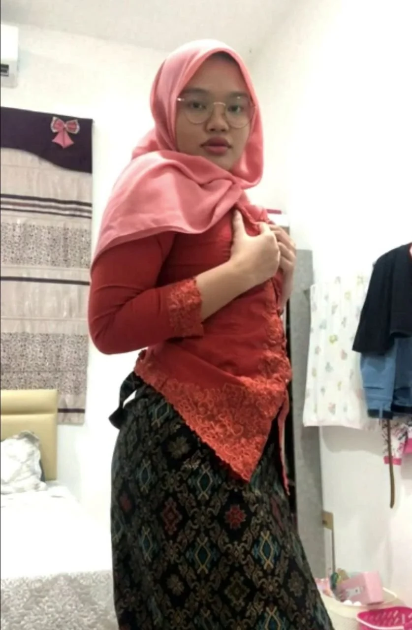 Cute teen hijab bitch exposed herself image 5