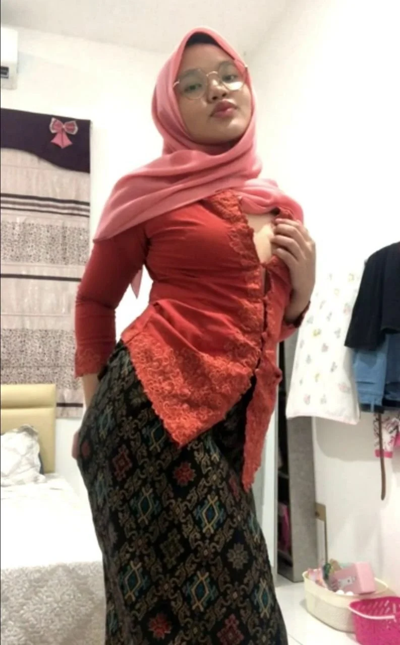 Cute teen hijab bitch exposed herself image 9