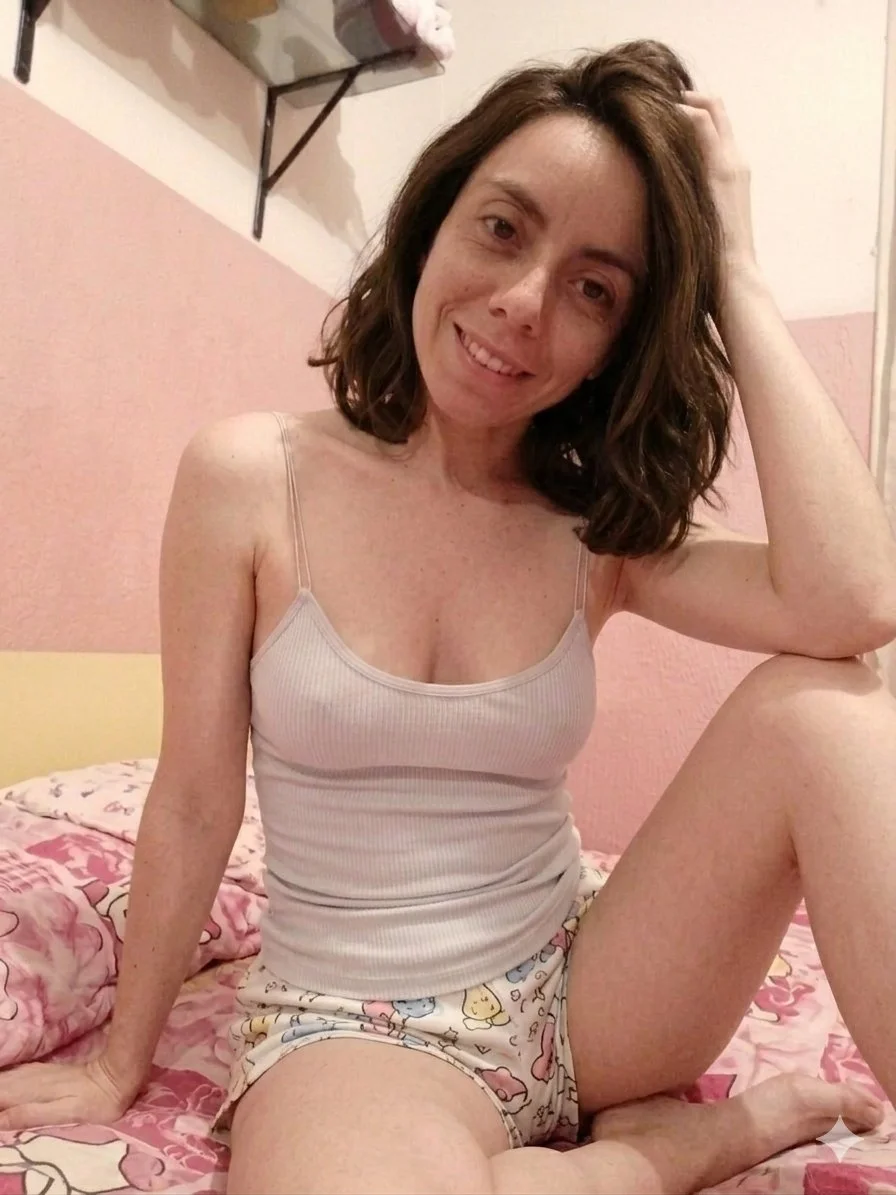 Elizabeth mas hermosa peluda image 2