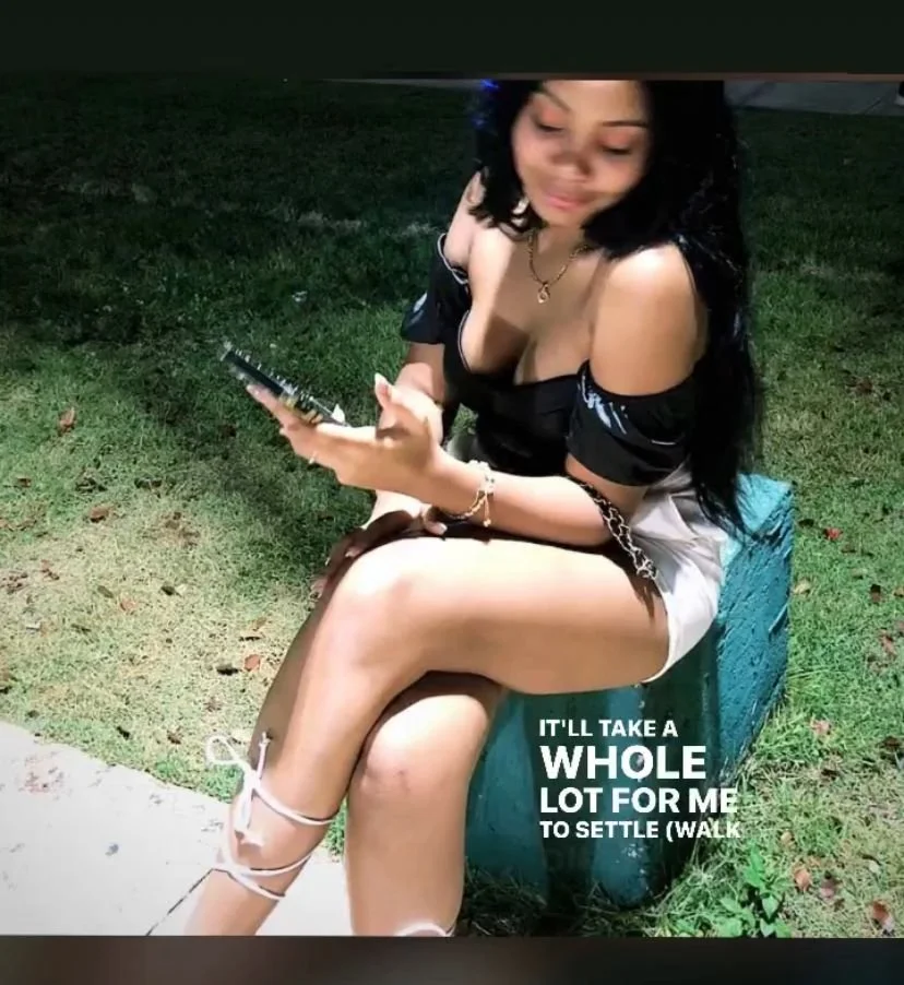 Mais uma morena gostosa novinha que vazou aqui!!! Vídeo novo erome vazada image 29