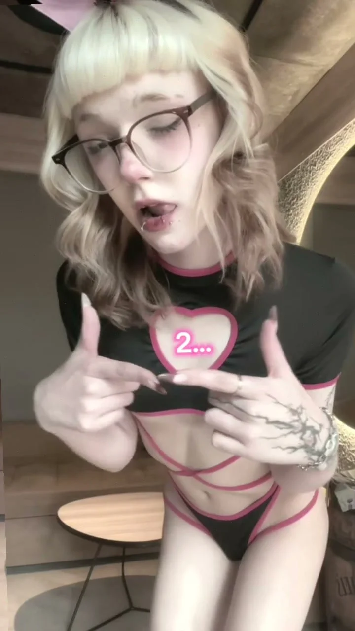 🔞 busty horny teasing tight wet pussy nude 🍑😈 My OF image 3