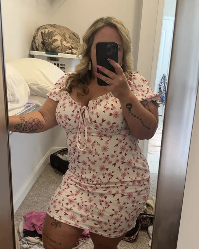 Thick blonde Pawg Milf image 10