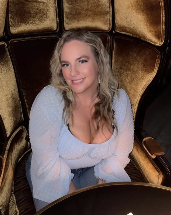 Thick blonde Pawg Milf image 3