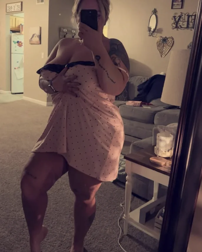 Thick blonde Pawg Milf image 8