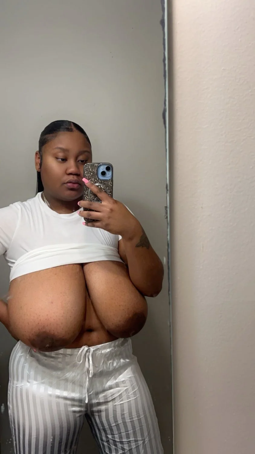 Black thot nipples ❤️💦🔥👀 image 1