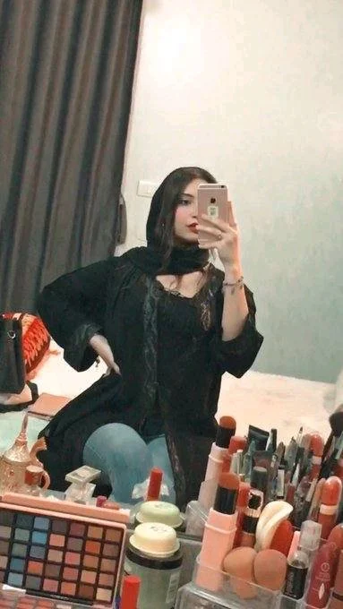 Arab girl with a beautiful and hot pussy image 9