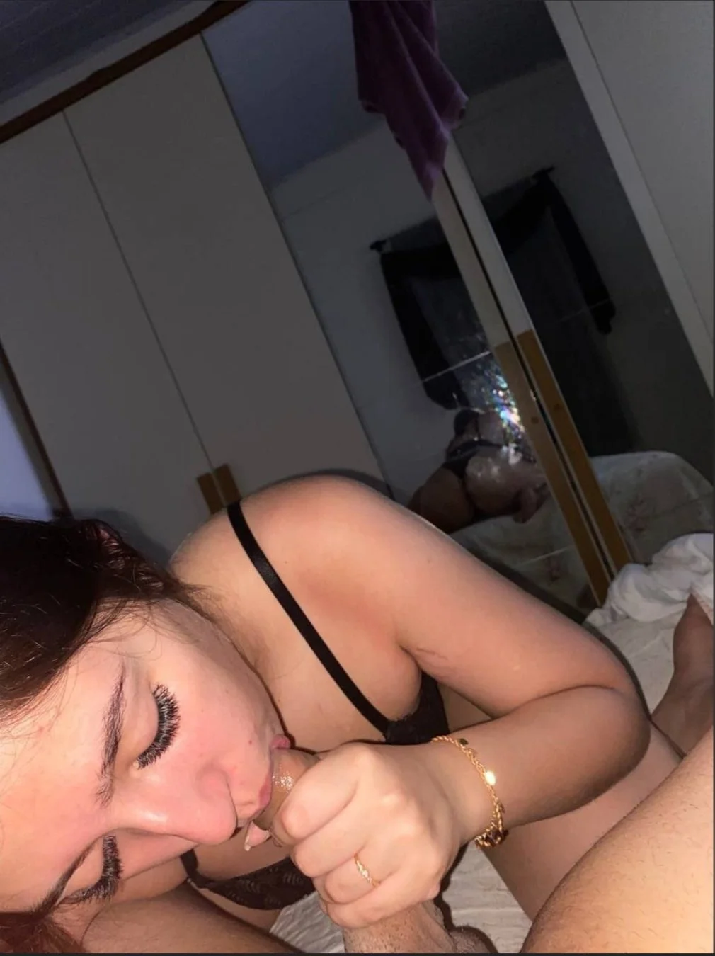 Como é bom ver que o corninho ama exibir uma namorada gostosa dessa image 19