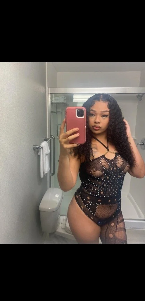 Carmella image 4