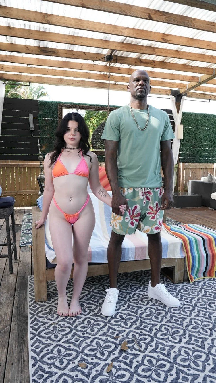 Acho que todo homem negro deveria ter uma enteada branca, só negros sabem educar uma mulher branca image 2