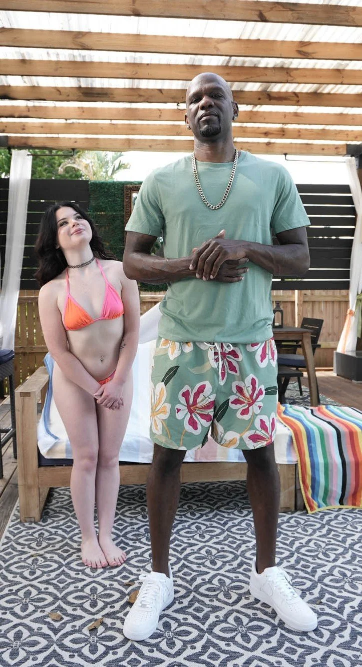Acho que todo homem negro deveria ter uma enteada branca, só negros sabem educar uma mulher branca image 29
