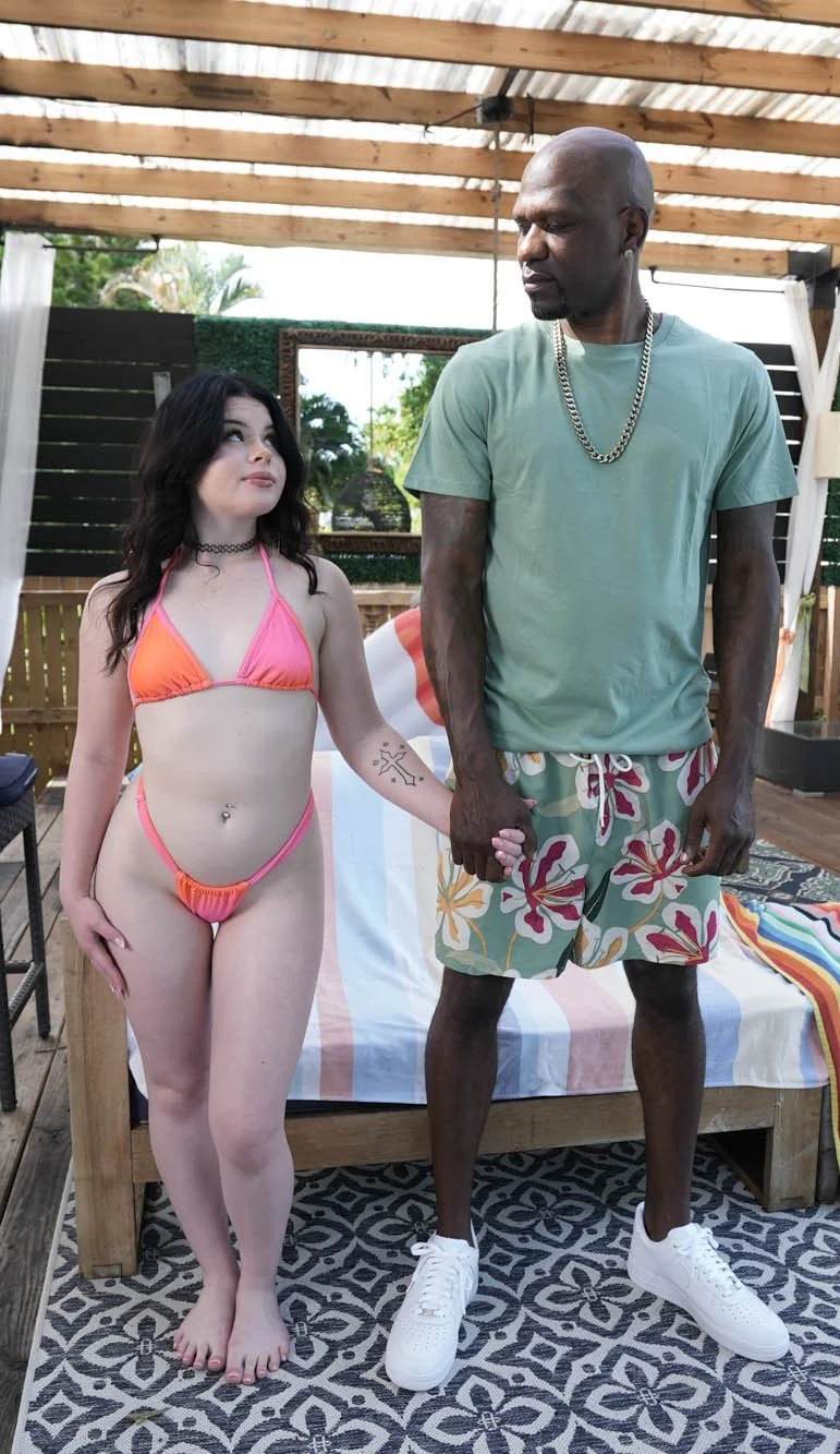Acho que todo homem negro deveria ter uma enteada branca, só negros sabem educar uma mulher branca image 8