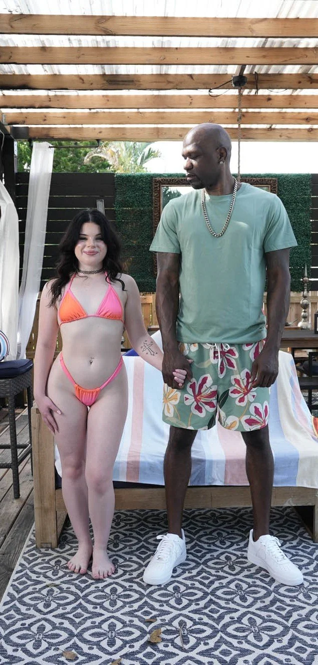 Acho que todo homem negro deveria ter uma enteada branca, só negros sabem educar uma mulher branca image 9