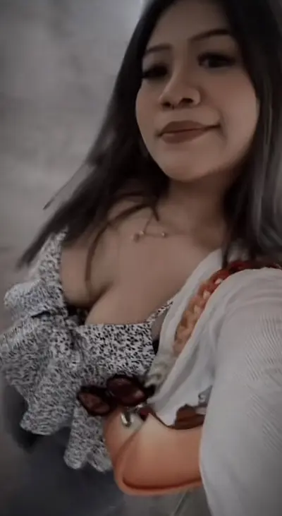 Sg girl with big boobs giving blowjob (leak) cover image