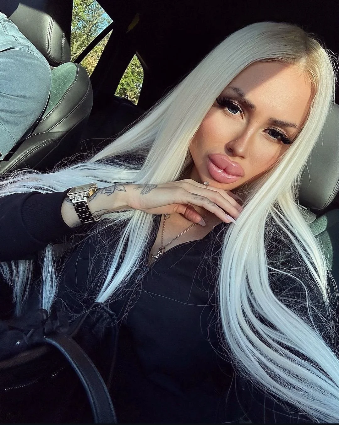 Bloated Bimbo Cock Kissers image 9