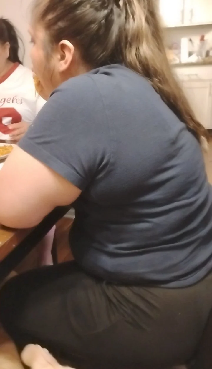 Eating with dumb sister 🤤 image 2