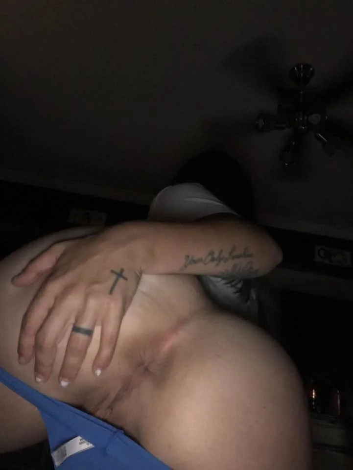 29 year old slut milf Taylor showing off her slutty sexy body like a whore image 5