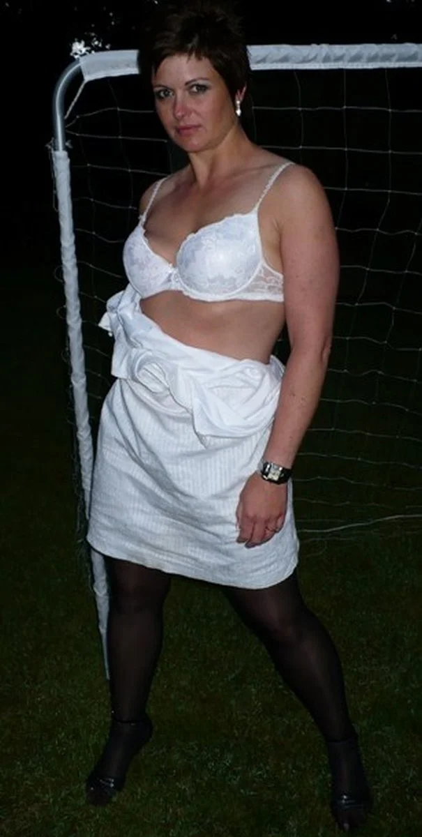 UK Exhibitionist Milf - Part 1. (z) image 21