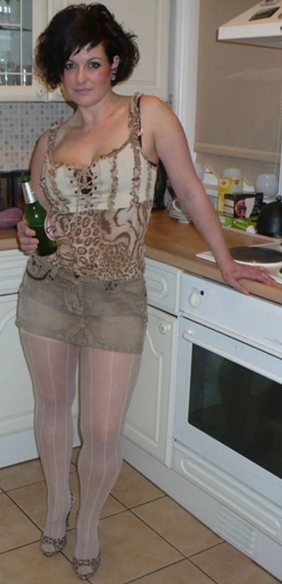 UK Exhibitionist Milf - Part 1. (z) image 3