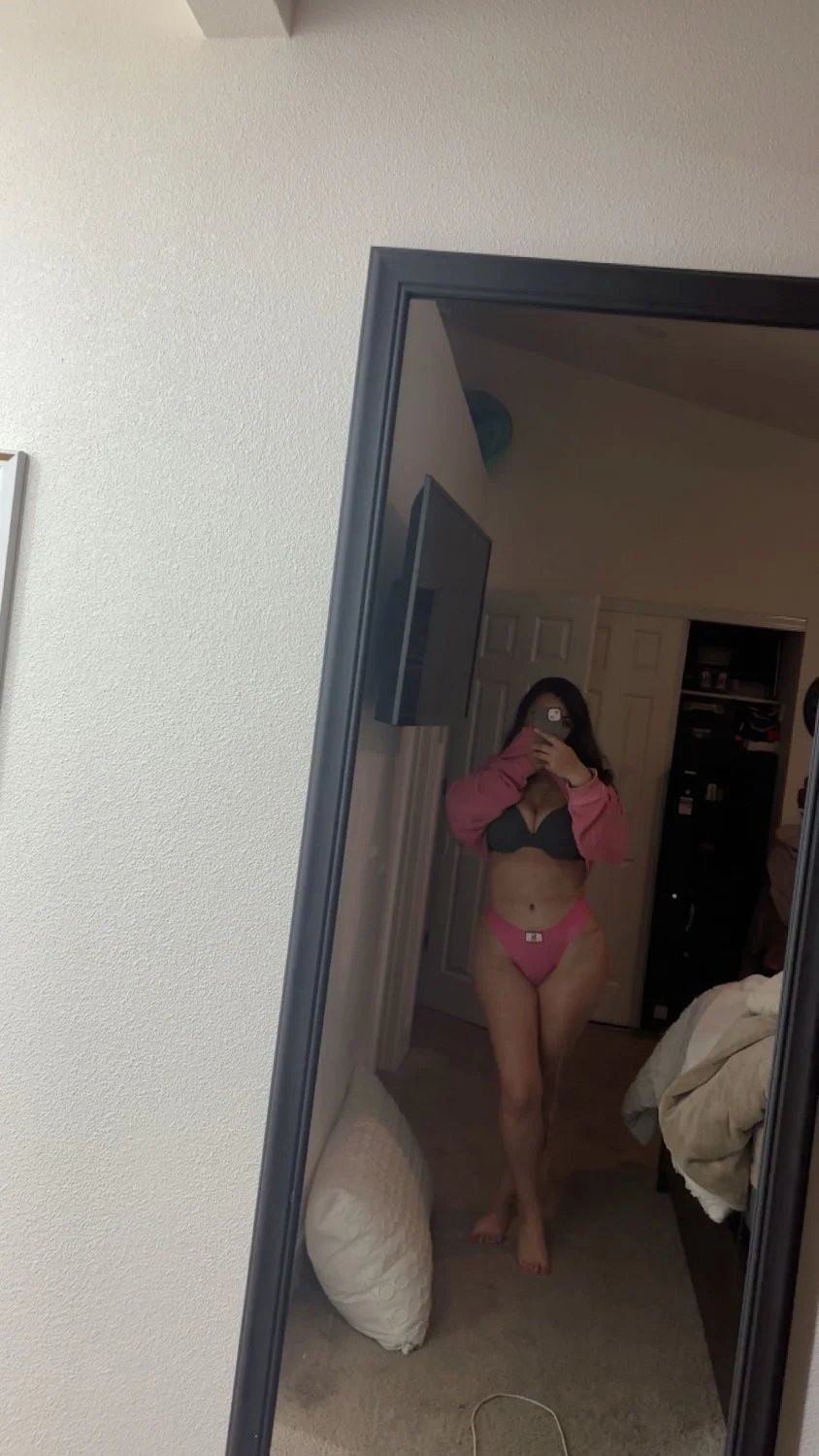Big booty Latina image 3