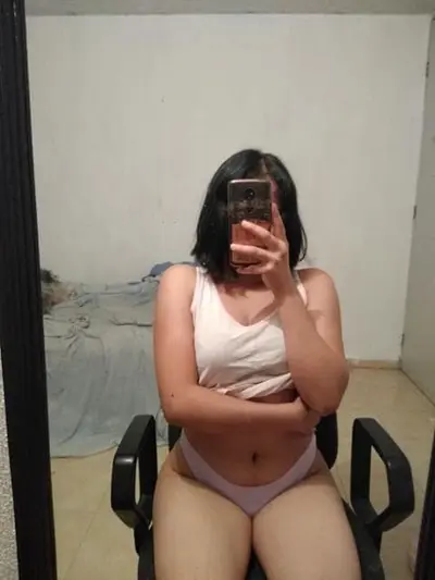 Cogiendo con mi puta culona que da ricos sentones cover image